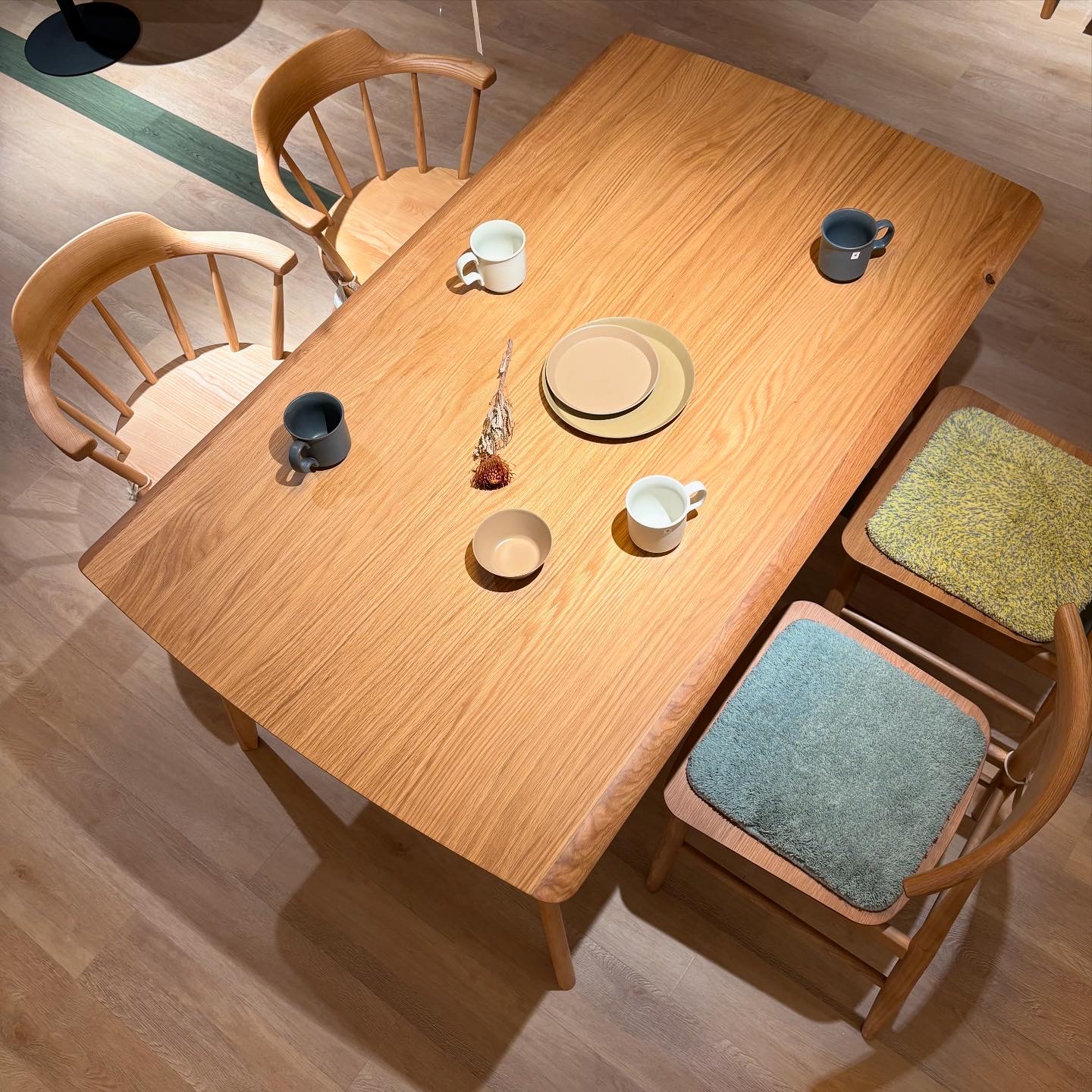 SWAG ダイニングテーブル